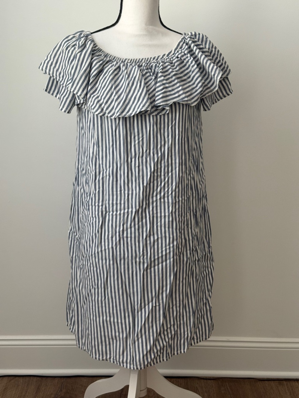 Beachlunchlounge Off-Shoulder Ruffle Dress in Navy & White
